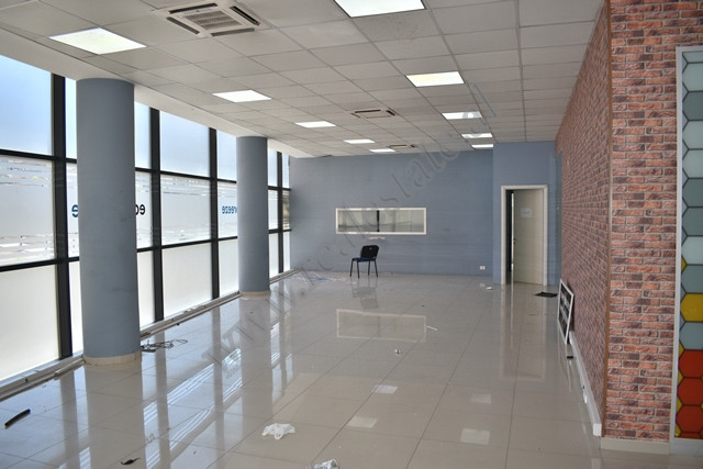 Office space&nbsp;for rent in Komuna e Parisit area in Tirana.
The office is located on the second 